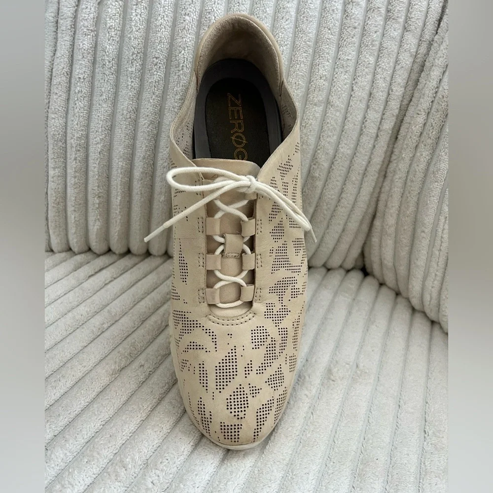Cole Haan ZEROGRAND Perforated
Sneaker Trainer Size 10.5 Sand - Picture 8 of 9